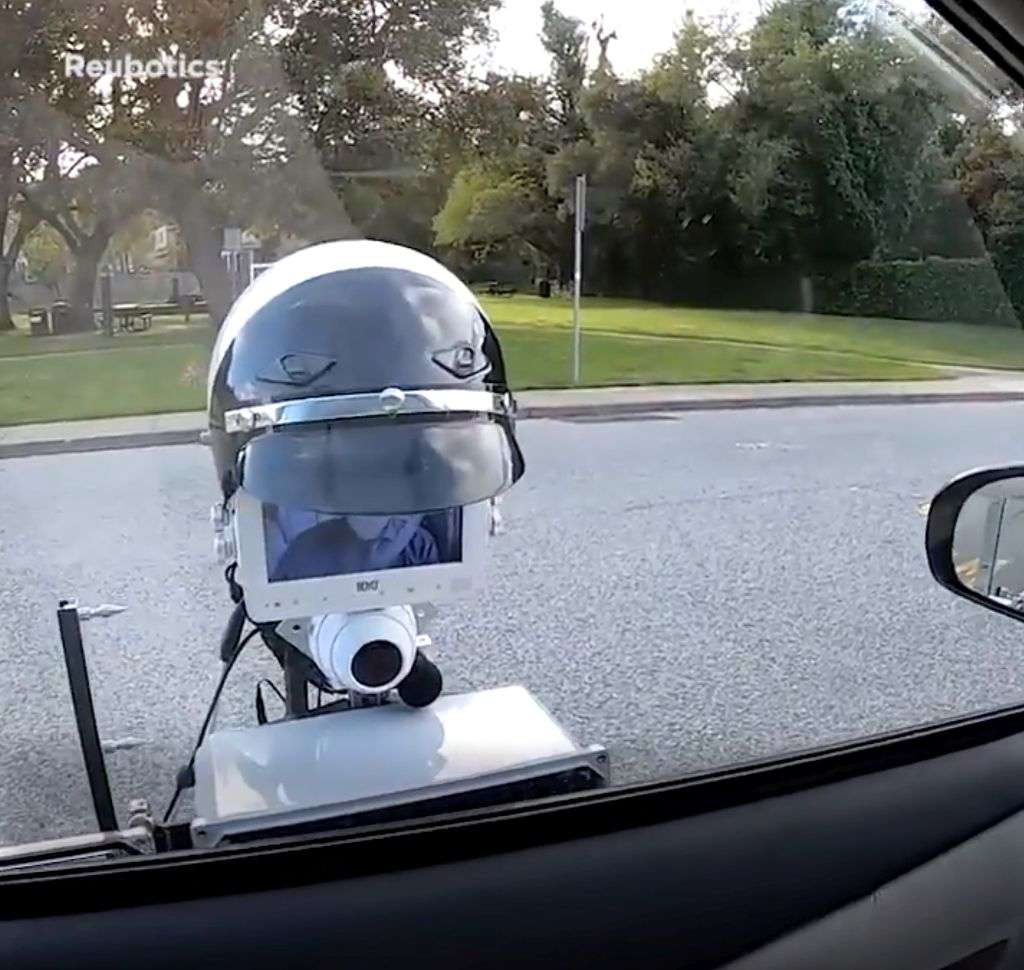 robotul politist